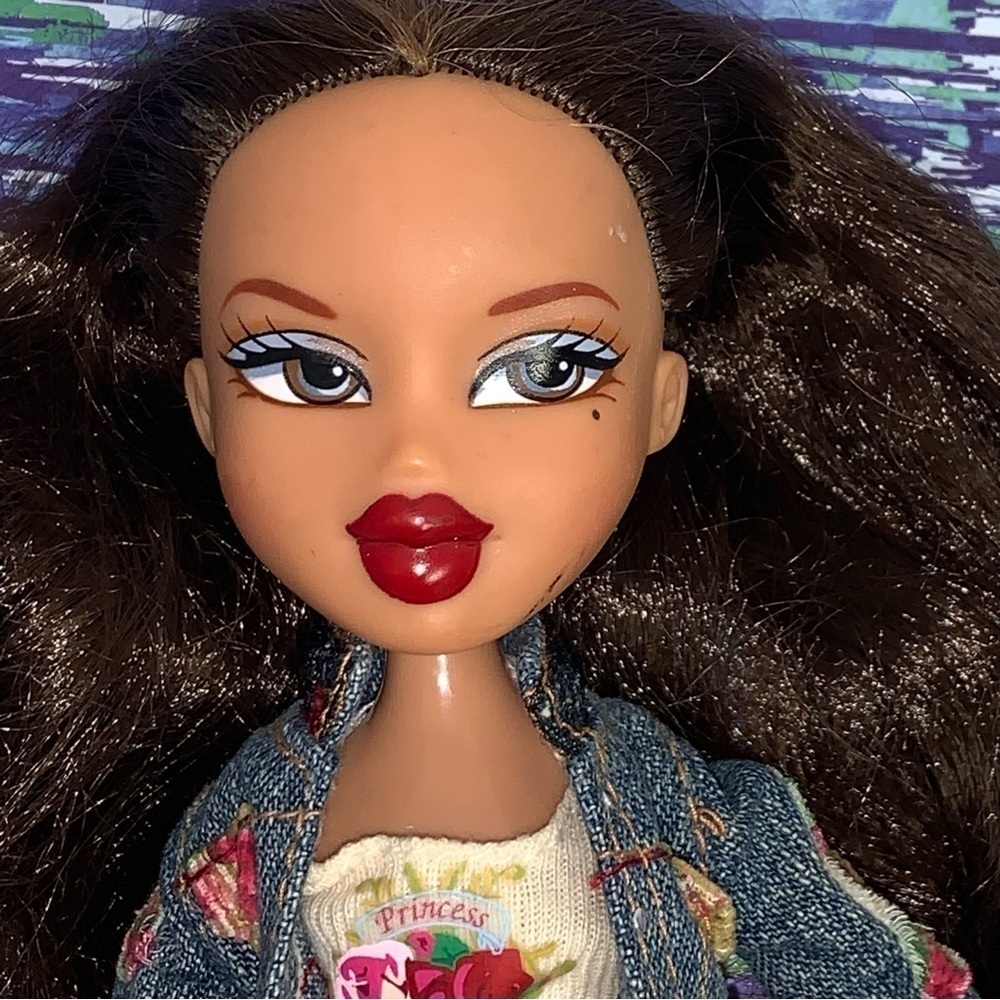 2004 Bratz Funk Out Yasmin Doll Brown Hair Outfit Jacket Shoes
